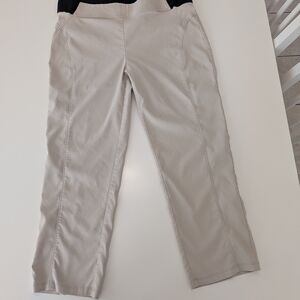 Simply Vera Wang Khaki Capris Pants